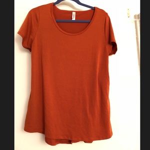 Medium LuLaRoe Classic Tee